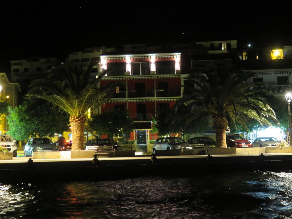 Casa Rosada Hotel Podgora Exterior photo